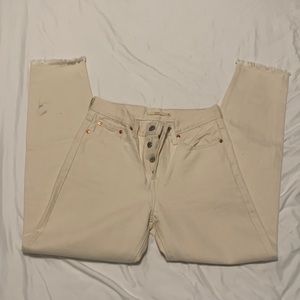 Levi’s cream wedgie fit. 26